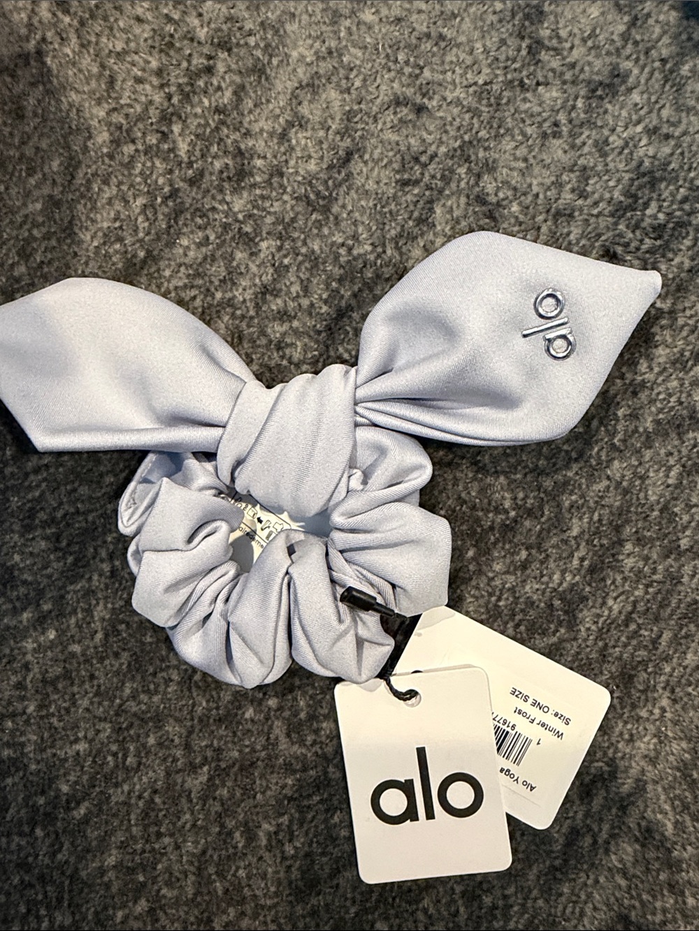 ALO Yoga WINTER FROST Bow Scrunchie Hair Accessory